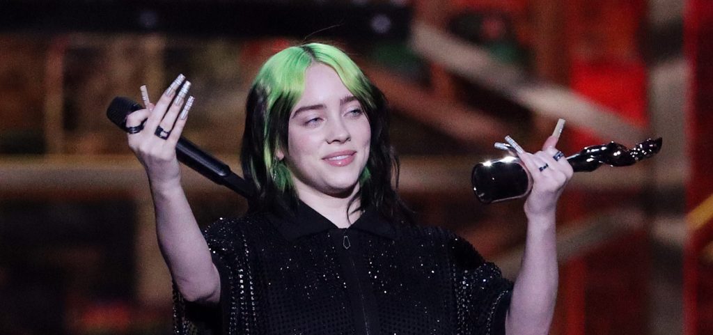 Billie Eilish Absolutely Nailed Her First Performance Of New Bond Song 7984